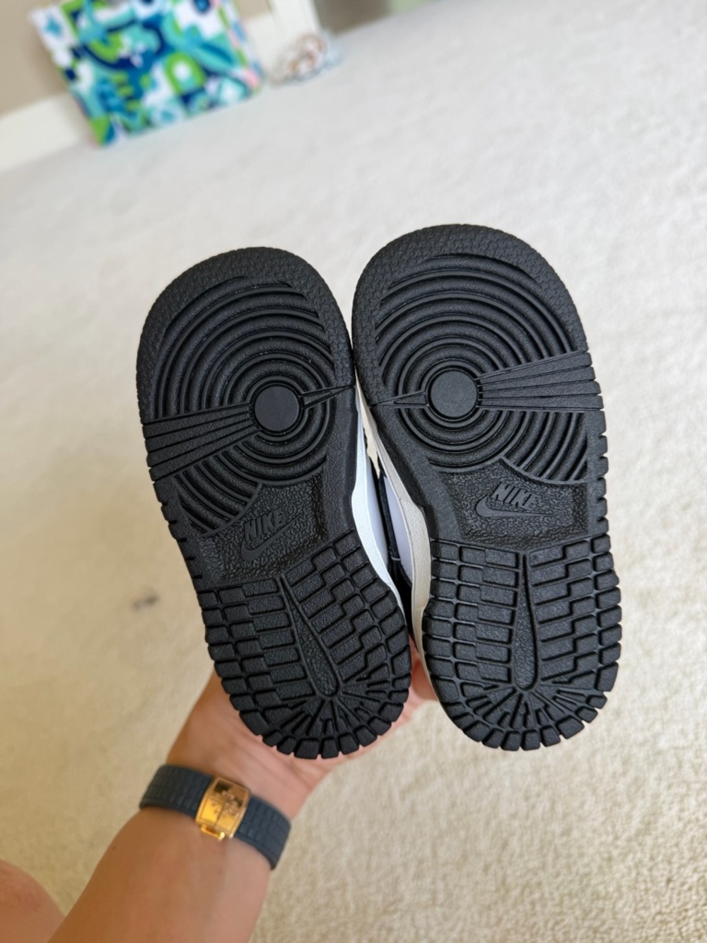 Nike Kids Black and White Low-Top Sneakers - Picture 3 of 4
